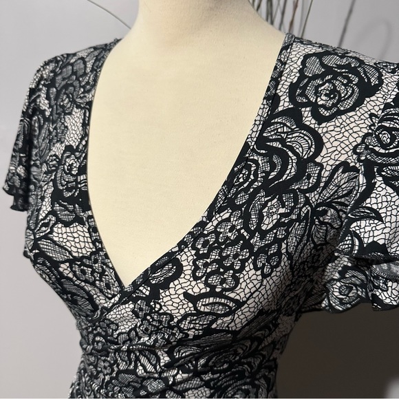 Black Lace Floral Women's Top - Picture 3 of 3